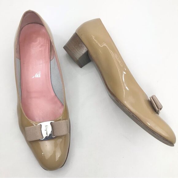 Salvatore Ferragamo VARA Golden Tan Patent Leather Bow Ballet Pump - Picture 3 of 16